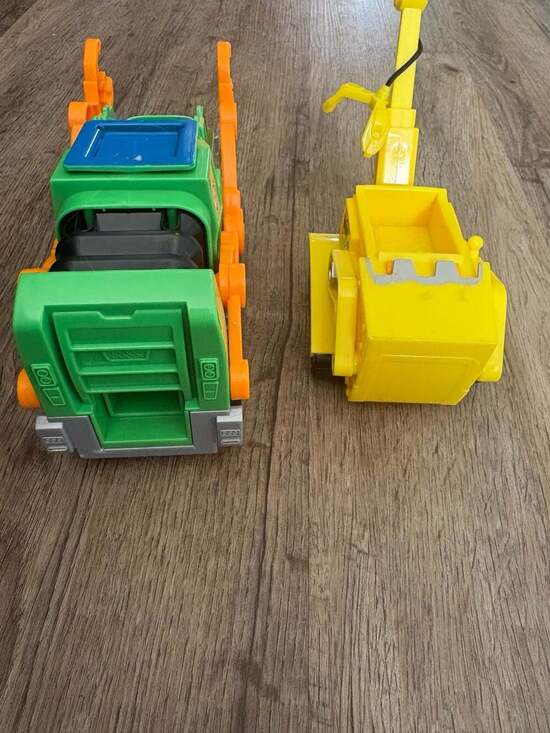 Spin Master Other - PAW Patrol Ultimate Rescue Rocky's Recycling Truck and Rubble's Bulldozer Toy Ve